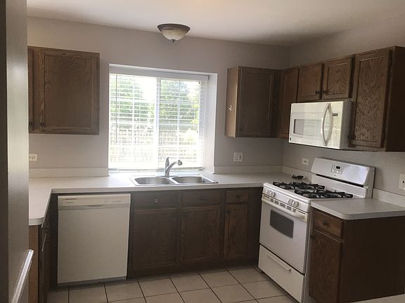 5th image of 97 Suffolk Ln