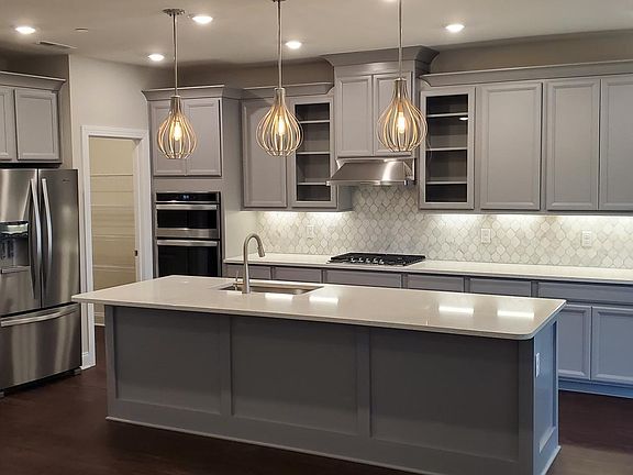 2nd image of 736 Ravensdowne Dr