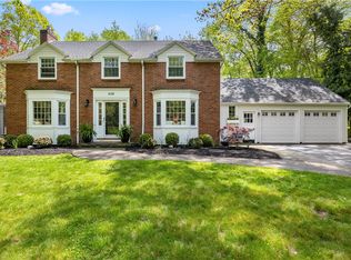 658 Oakridge Dr, Rochester, NY 14617