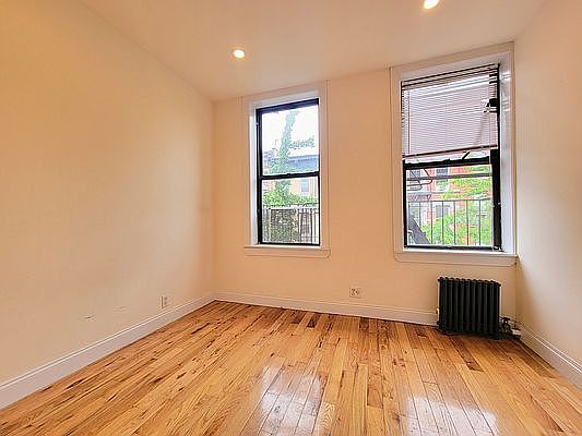 1st image of 256 E 10th St #4V