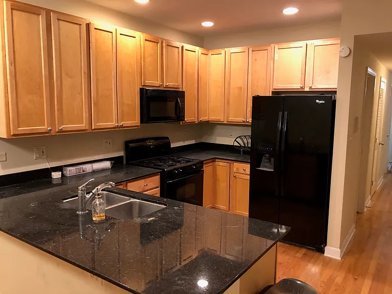 2353 W Congress Pkwy — Photo 13