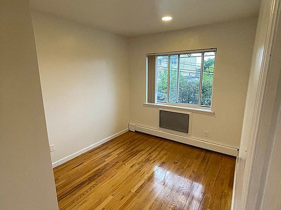 4th image of 19-35 76th St #2