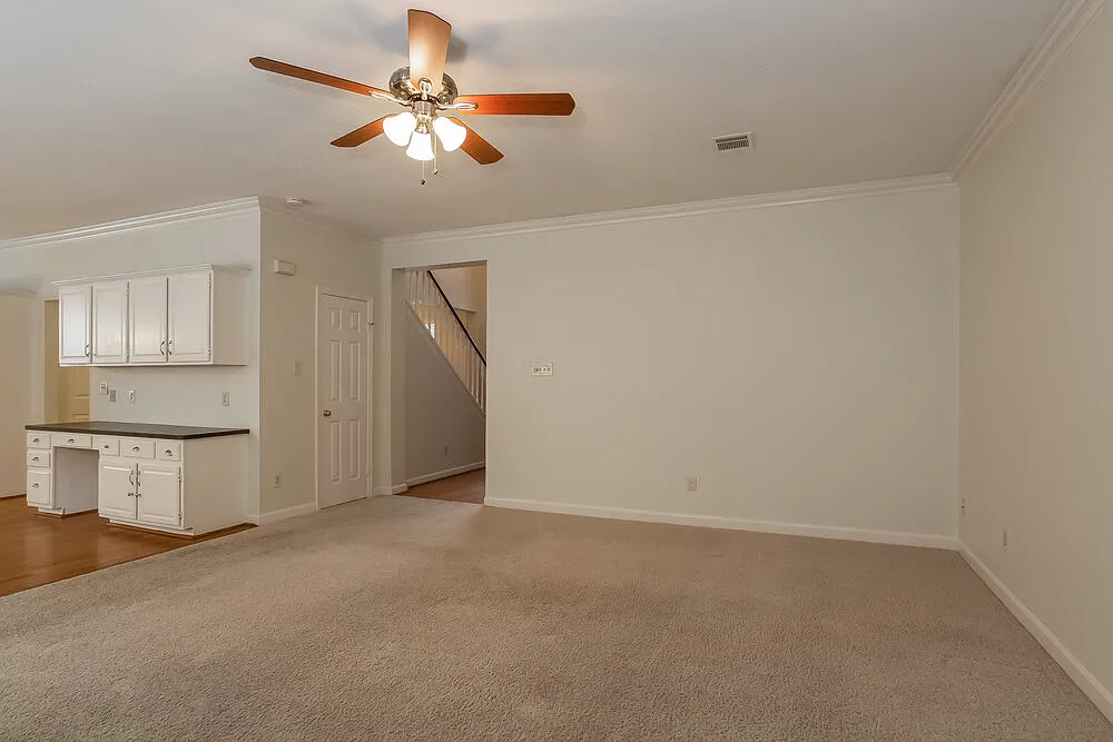 3 bed, 2.5 bath, 2548 sqft, $3,230 — Photo 4