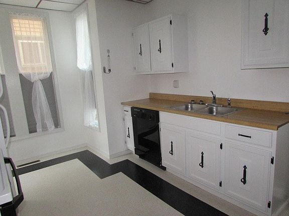 2nd image of 38 Lakeview Ave APT 1