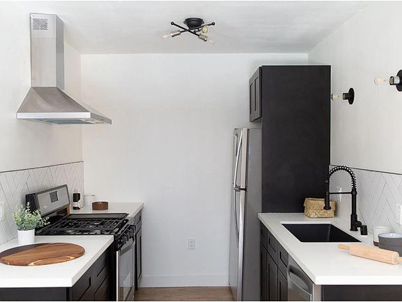 4th image of 4938 Rosewood Ave Unit 12