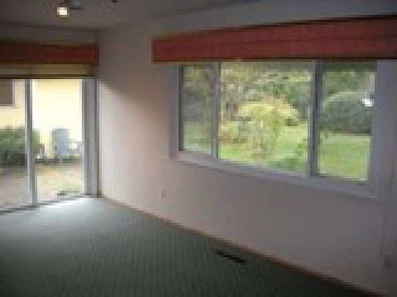4th image of 10435 Greenview Dr