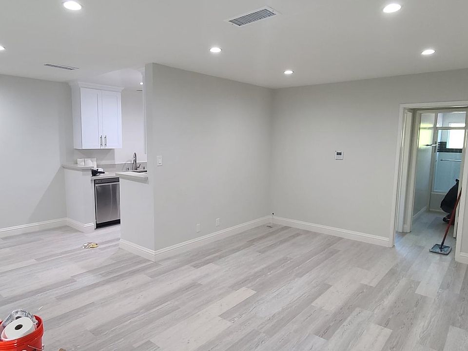 1st image of 1019 6th St #8