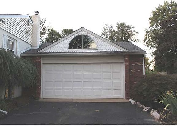 4th image of 2058 Terrace Dr