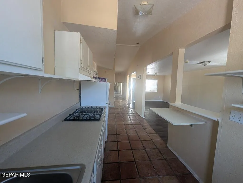 2 bed, 1.0 bath, 900 sqft, $1,200 — Photo 4