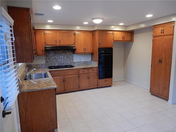 3rd image of 22523 Bassett St