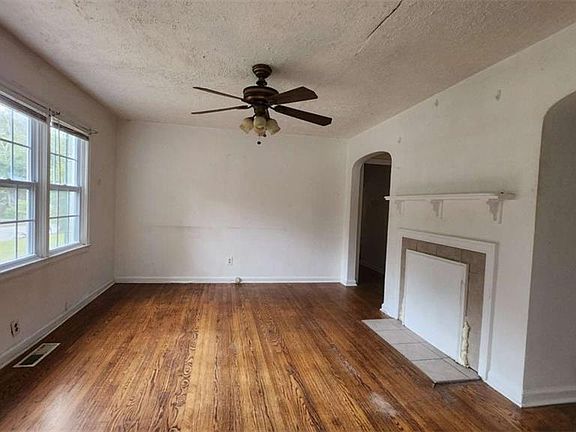 3rd image of 1803 S Gordon St SW