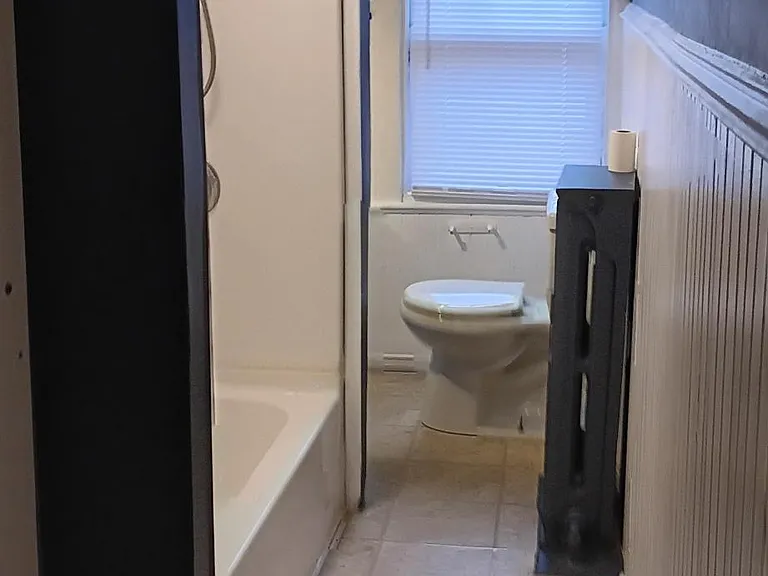 916 Centre Ave #3 — Photo 5