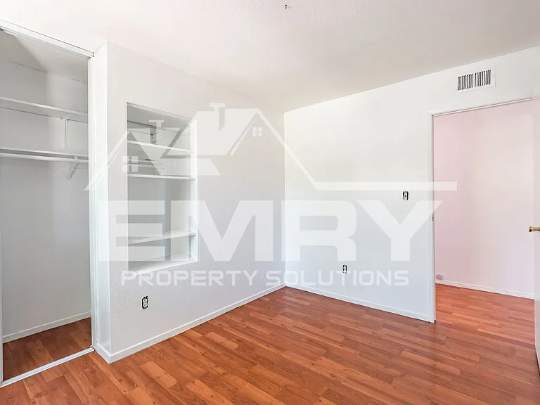 9781 S Karmont Ave — Photo 16