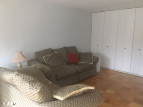 2nd image of 6001 Arlington Blvd APT 322