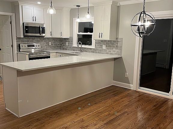 4th image of 339 W 5th St