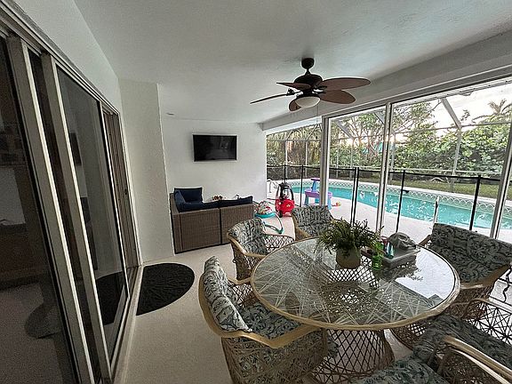 4th image of 621 E Valley Dr