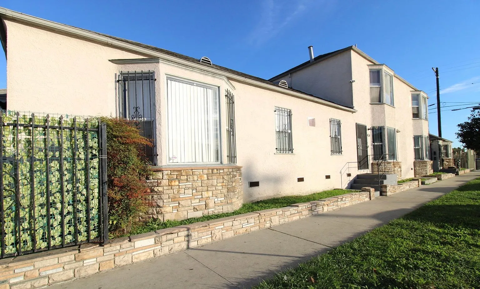 2 bed, 1.0 bath, $2,200 — Photo 1