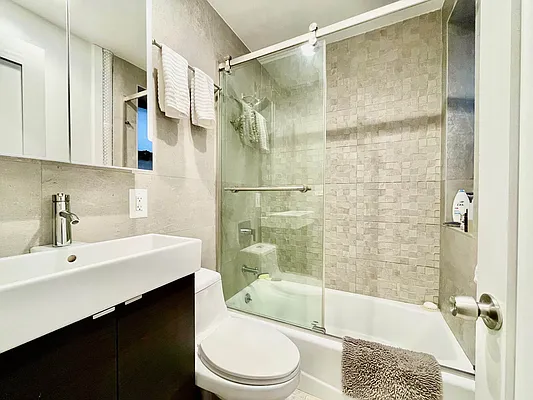 Rented by HOLTON REAL ESTATE INC. | media 7