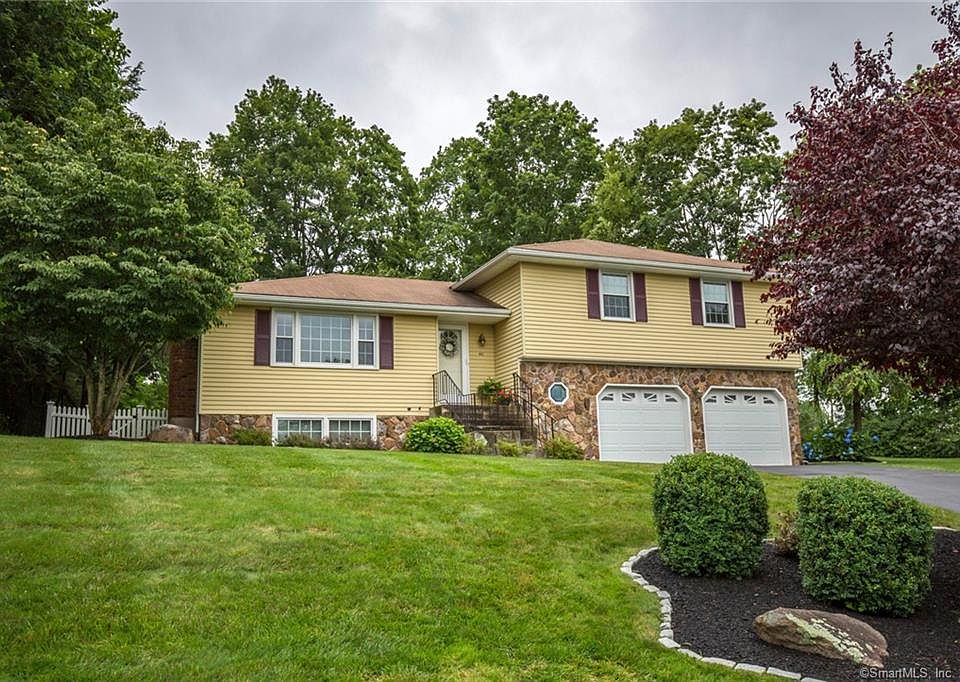 1st image of 40 Briarwood Dr