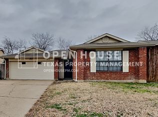 408 Valley Spring Dr, Arlington, TX 76018