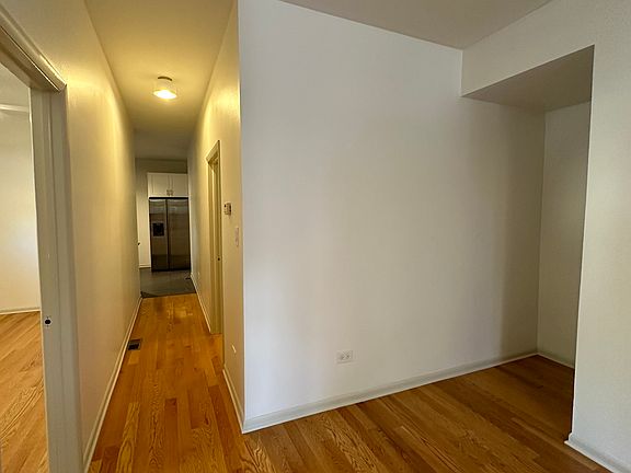 5th image of 2141 N Leavitt St #1F