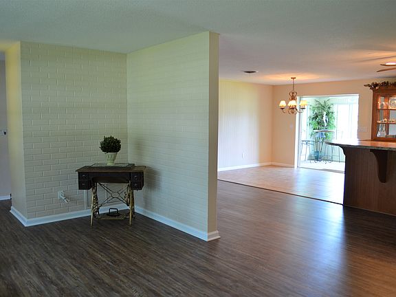 5th image of 1345 Stewart Blvd