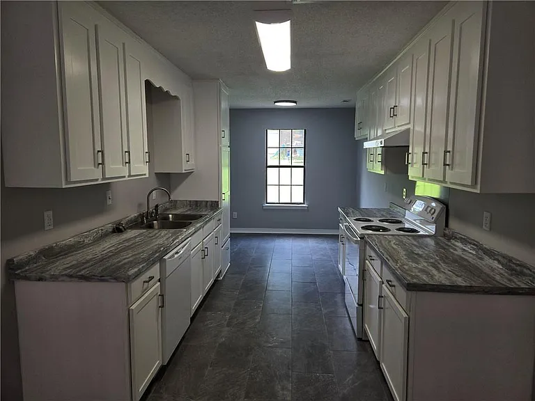 381 Norton Rd — Photo 7