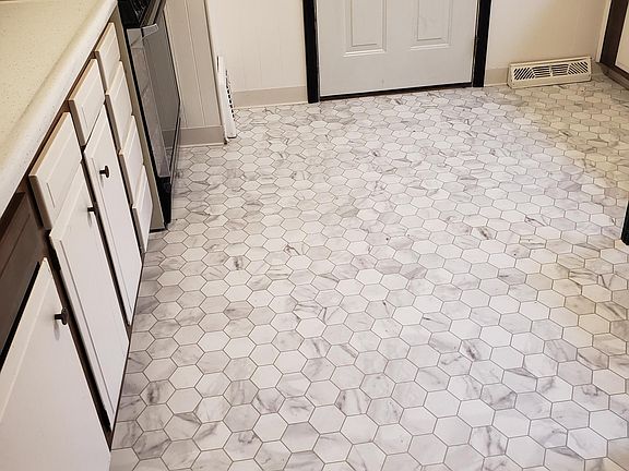 2nd image of 1030 Knoll St