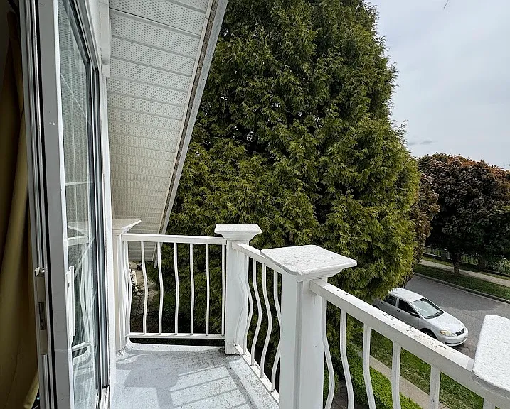 3955 Pandora St #12 — Photo 2