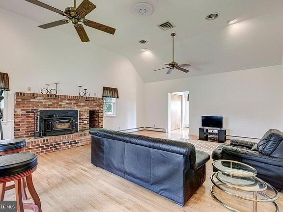 4th image of 1722 Emory Rd