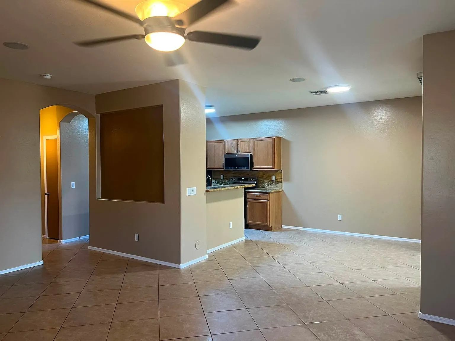 2 bed, 1117 sqft, $1,900 — Photo 2