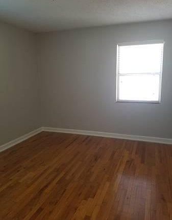 3rd image of 4420 Roanoke Pkwy APT 204