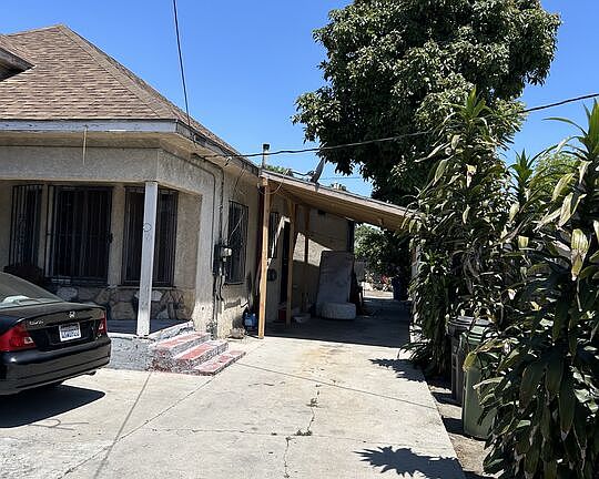 2nd image of 10910 Wilmington Ave