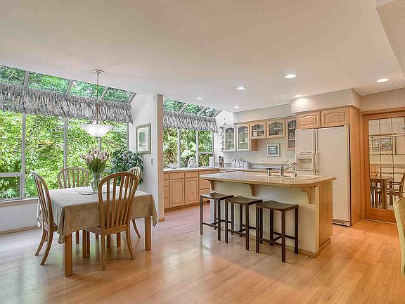 Wonderful chef's kitchen and eating area with beautiful hardwood floors, 2 skywalls for lots of natu