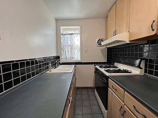 3rd image of 3978 46th St