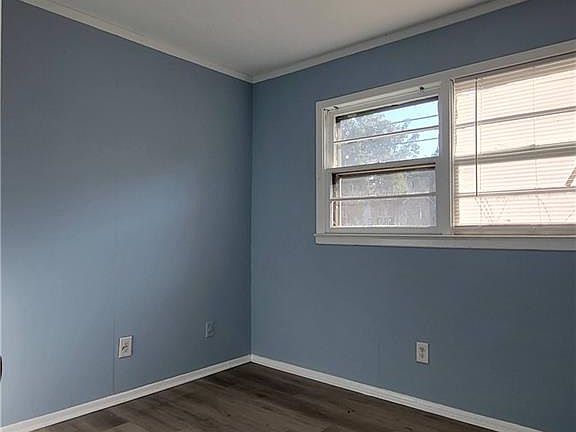 4th image of 1529 Pleasant St
