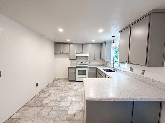 2nd image of 862 Grice Ln