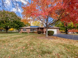 39W304 Hogan Hl, Elgin, IL 60124