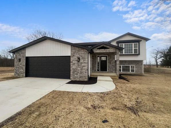 1785 Hawk Crossing Dr, Hobart, IN 46342