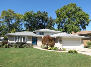 9236 S 51st Ave, Oak Lawn, IL 60453