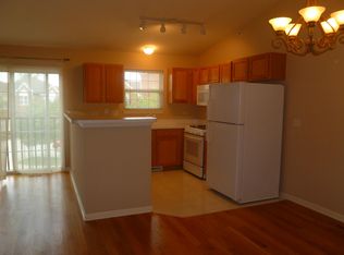 947 Bromley Pl #12-A4, Northbrook, IL 60062