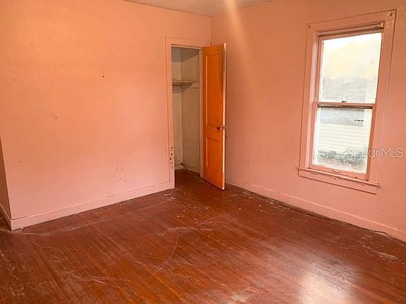 5th image of 105 E Plymouth St