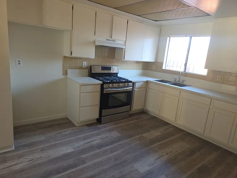 17049 Ivy Ave — Photo 2