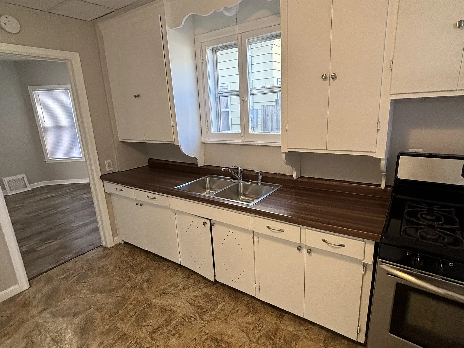 472 Case Ave — Photo 3
