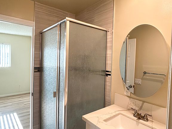 5th image of 821 Arcadia Ave #6
