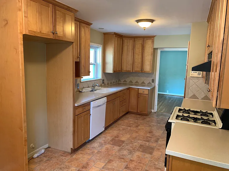 324 Pasadena Pl — Photo 9