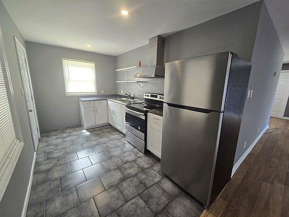 3rd image of 922 Ponce De Leon Cir