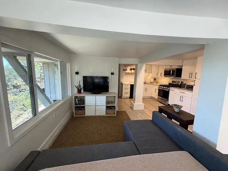 1242 Thomas Dr #A — Photo 4