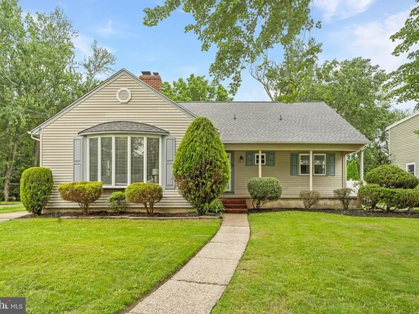 308 N Woodstock Dr, Cherry Hill, NJ 08034