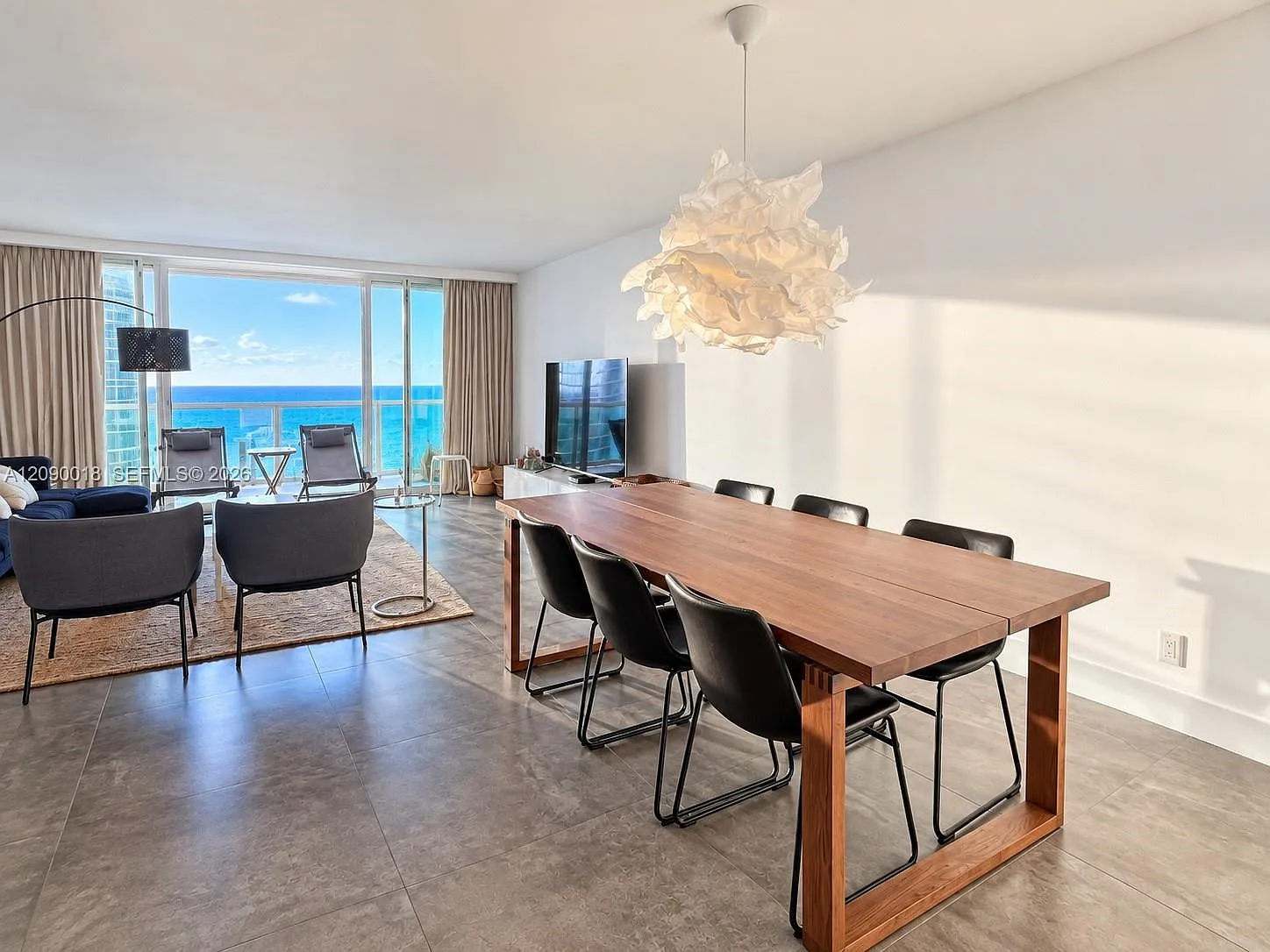 Arlen House East Condo — Photo 4
